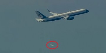 Picture Suggesting UFOs Seen Near Donald Trump’s Plane Before Inauguration