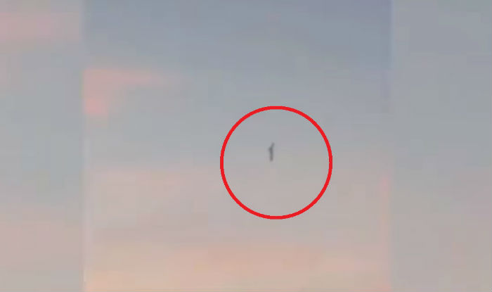 Picture of Vertical UFO Alien Spotted Over Mexico