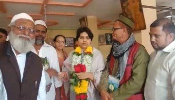 Image about Trupti Desai Felicitated by Anti-Hindus After SC Verdict