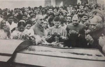 Image about Rahul and Rajiv Gandhi's Islamic Prayers at Indira's Funeral