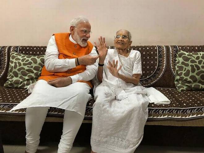 Image of Narendra Modi with his mother Heeraben Modi