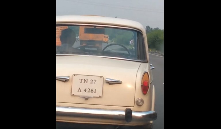 Premier Padmini Car Runs on Highway Without Driver, Video: Fact Check